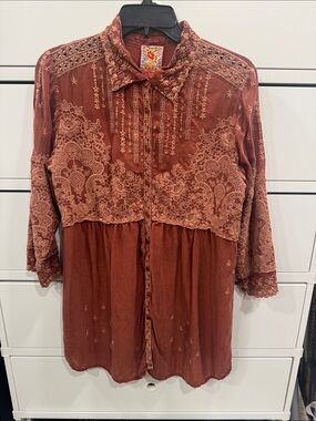 Johnny was vintage Women's Embroidered Lace Detail Button-Front Top - Rust